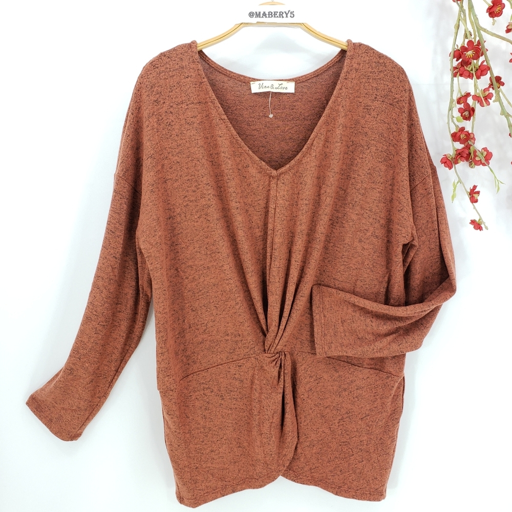New Vine & Love Front Twist V-Neck Brushed Fleece in Rust sz M